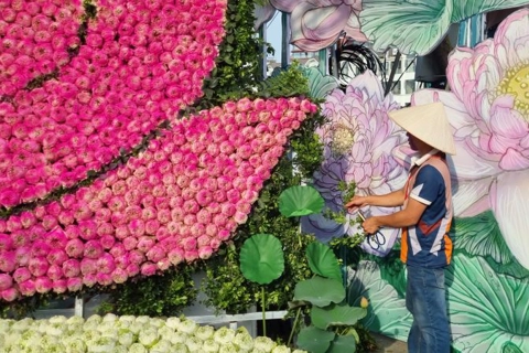 Unique lotus flower art on display in Hanoi