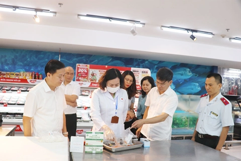 Hanoi ramps up food safety inspections, identifying and rectifying violations