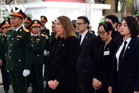 Foreign officials pay tribute to Vietnamese Party General Secretary Nguyen Phu Trong