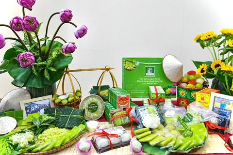 Ba Dinh District awards 3-star certification to OCOP products