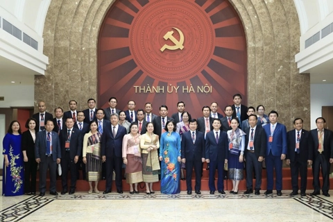 On-the-job training to strengthen Hanoi-Vientiane ties