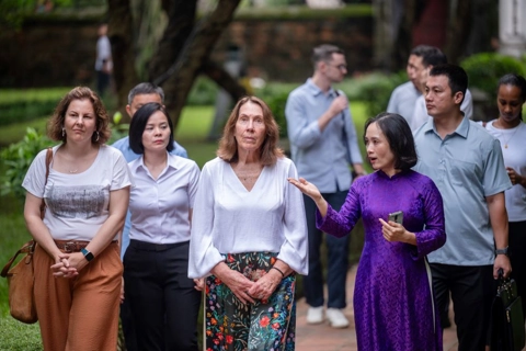 Australia’s Senate President Sue Lines visits Temple of Literature