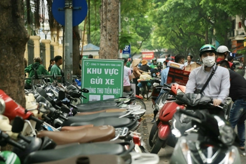 Hanoi steps up efforts to adopt non-cash payment mechanism in parking lots