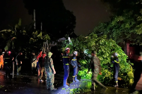 Hanoi: Rescue teams battling the rain to assist residents