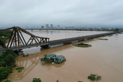 Water levels in Red River drop to safe mark
