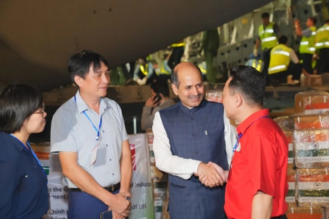 India delivers humanitarian relief supplies to Vietnam