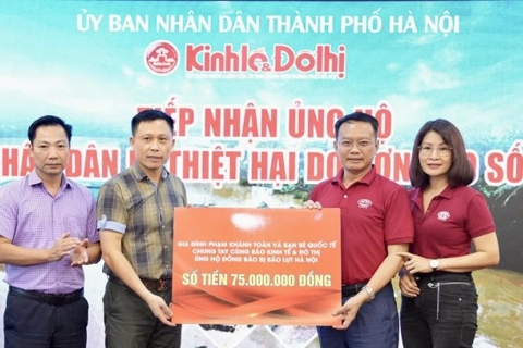Vietnamese students in the US make a heartfelt donation to flood victims