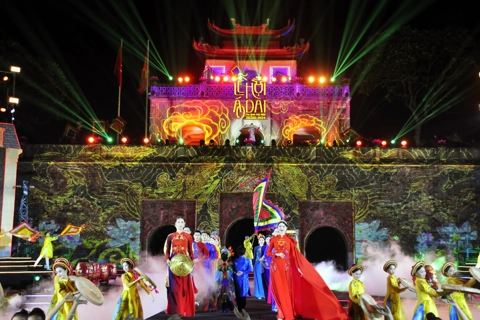 Hanoi Ao Dai Tourism Festival 2024 re-enacts heroic history