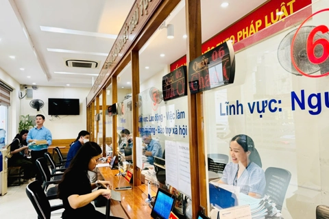 Hanoi addresses administrative challenges through dialogues
