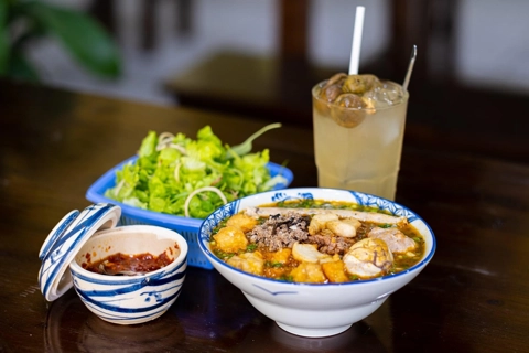 Authentic Hanoi Old Quarter bun rieu: Irresistible charm