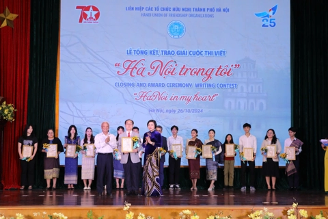 South Korean professor wins special prize in Hanoi writing contest