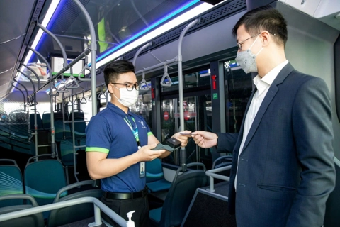 Highly received by local passengers, e-ticketing shows Hanoi on the way to become a smart city