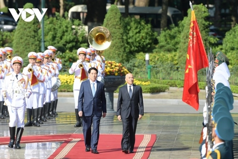 King of Cambodia pays official visit to Vietnam
