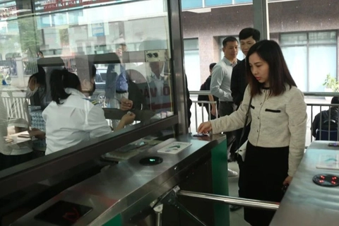 Hanoi pioneers in using interoperable smart cards for public transport