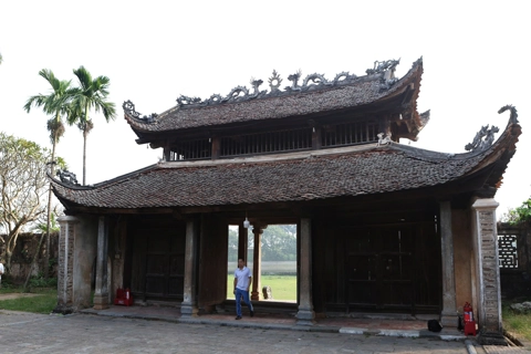 Explore 400-year communal house in Quoc Oai 