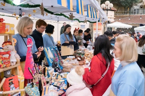 Hanoi Christmas Fair 2024 warms with colorful products