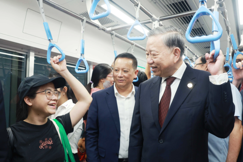 Party chief experiences Ho Chi Minh City’s first metro line