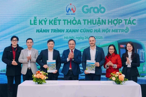 Hanoi Metro partners with ride-hailing providers for public transport convenience