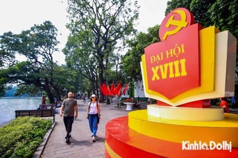 Hanoi pauses for a moment that matters