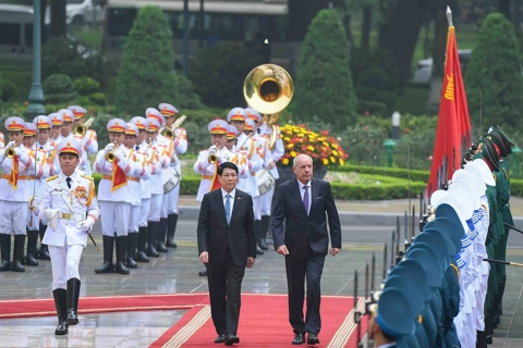 Hungary president visits Vietnam in 11 years
