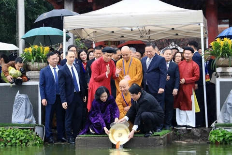 State President joins overseas Vietnamese in New Year welcome ritual
