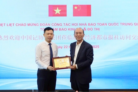 Kinh te & Do thi, Chinese media delegation in talks to boost cooperation
