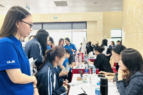 Hanoi employers compete for skilled workers as year-end recruitment surges