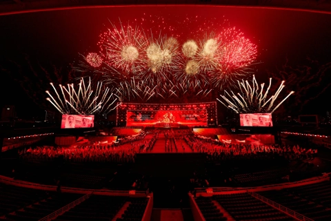 [LIVE] Hanoi lights up with cultural show and fireworks for 14th Party Congress