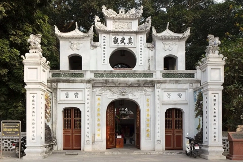 Hanoi unveils magical “Tran Vu Bell” night tour at sacred temple
