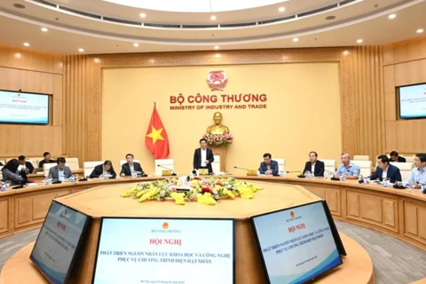Vietnam needs 2,400 professionals to operate Ninh Thuan nuclear power projects
