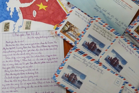 Hanoi children’s letters bring warmth to Truong Sa soldiers