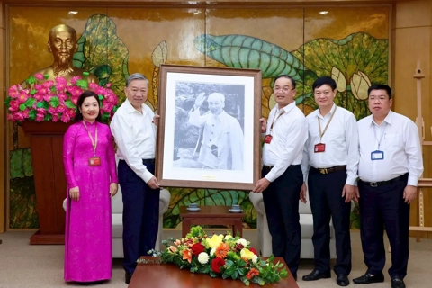 Hanoi urged to uphold leadership role with unity and reform, says Party chief