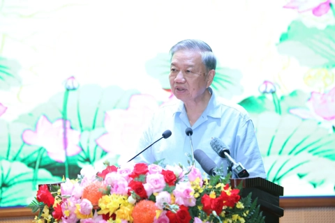 Party chief urges Hanoi to prioritize citizen-centered governance, local autonomy
