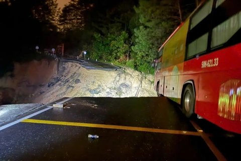 Floods and landslides hit central Vietnam, Khanh Hoa worst affected
