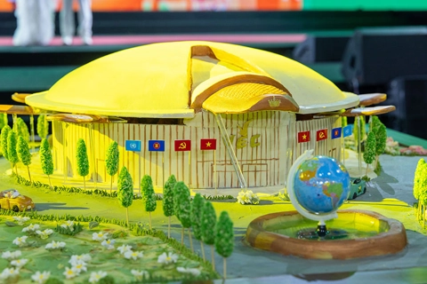 Explore Vietnamese record made from sticky rice at Autumn Fair