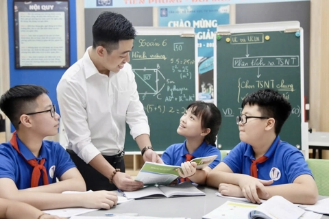 Single textbook system set for all schools in Vietnam by 2026