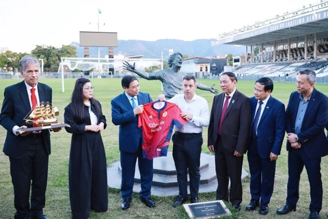 Vietnam's prime minister visits Vasco da Gama Football Club