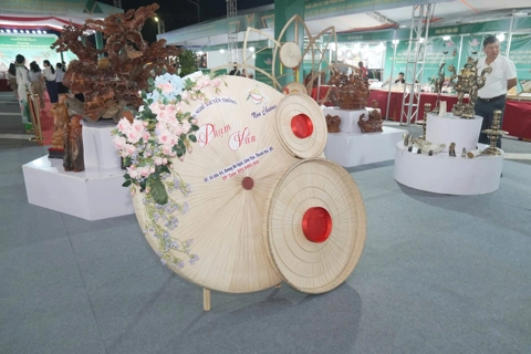 Hanoi's OCOP exhibition boosts tourism with handicraft products and craft villages