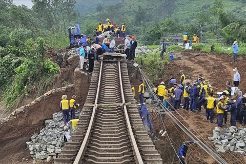 Railway damage accounted for US$1.9 million after severe flood in central Vietnam