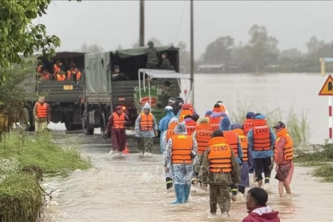 Hanoi joins nationwide drive to aid flood-hit central Vietnam