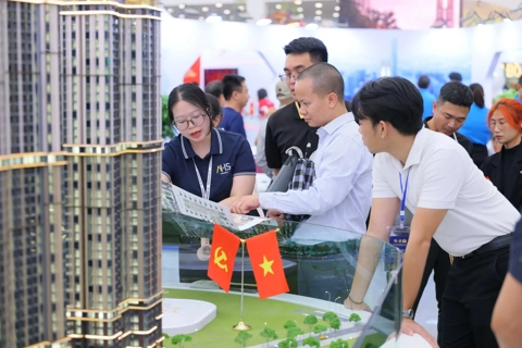 Exhibition of Vietnam's achievements extended to mid-September
