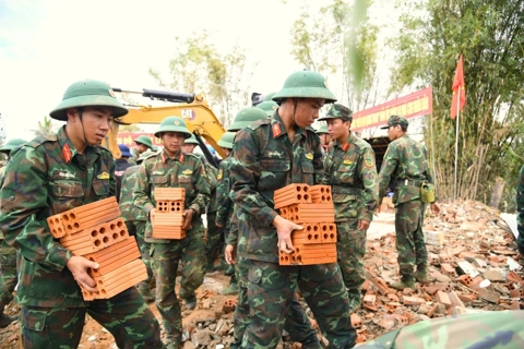 Flood-hit people to have houses by Lunar New Year as committed by Vietnamese Government