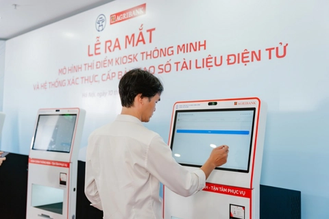 Hanoi launches smart kiosk for faster electronic copy certification