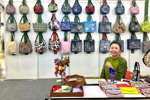Vietnamese firms promote handicraft exports to EU
