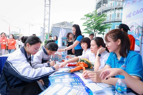 Career counseling offers youth expanded access to Hanoi labor market
