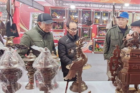 Phu Dong Commune exhibition offers one-stop Tet shopping for residents
