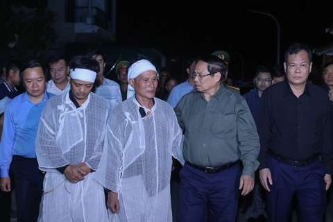 Party and government leaders pay tribute to victims tornado-hit areas