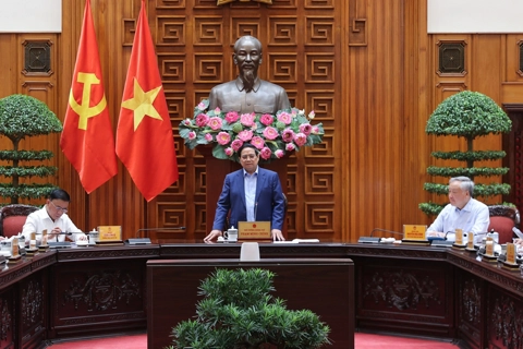 Vietnam's Prime Minister calls for all-out efforts supporting disaster-hit communities