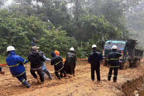 PM requests emergency in house rebuilding for flood-hit residents