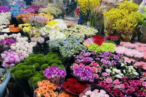 Hanoi's gift and flower market bustling before Women's Day
